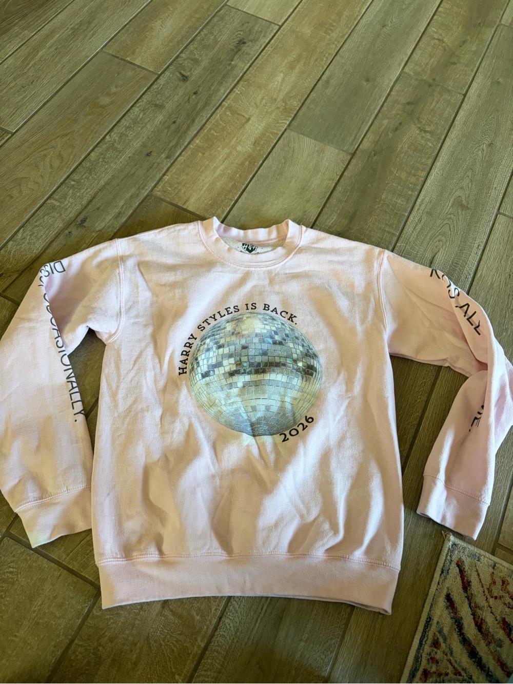 Harry Styles 'Harry Styles Is Back 2026' Pink Crewneck Sweatshirt small